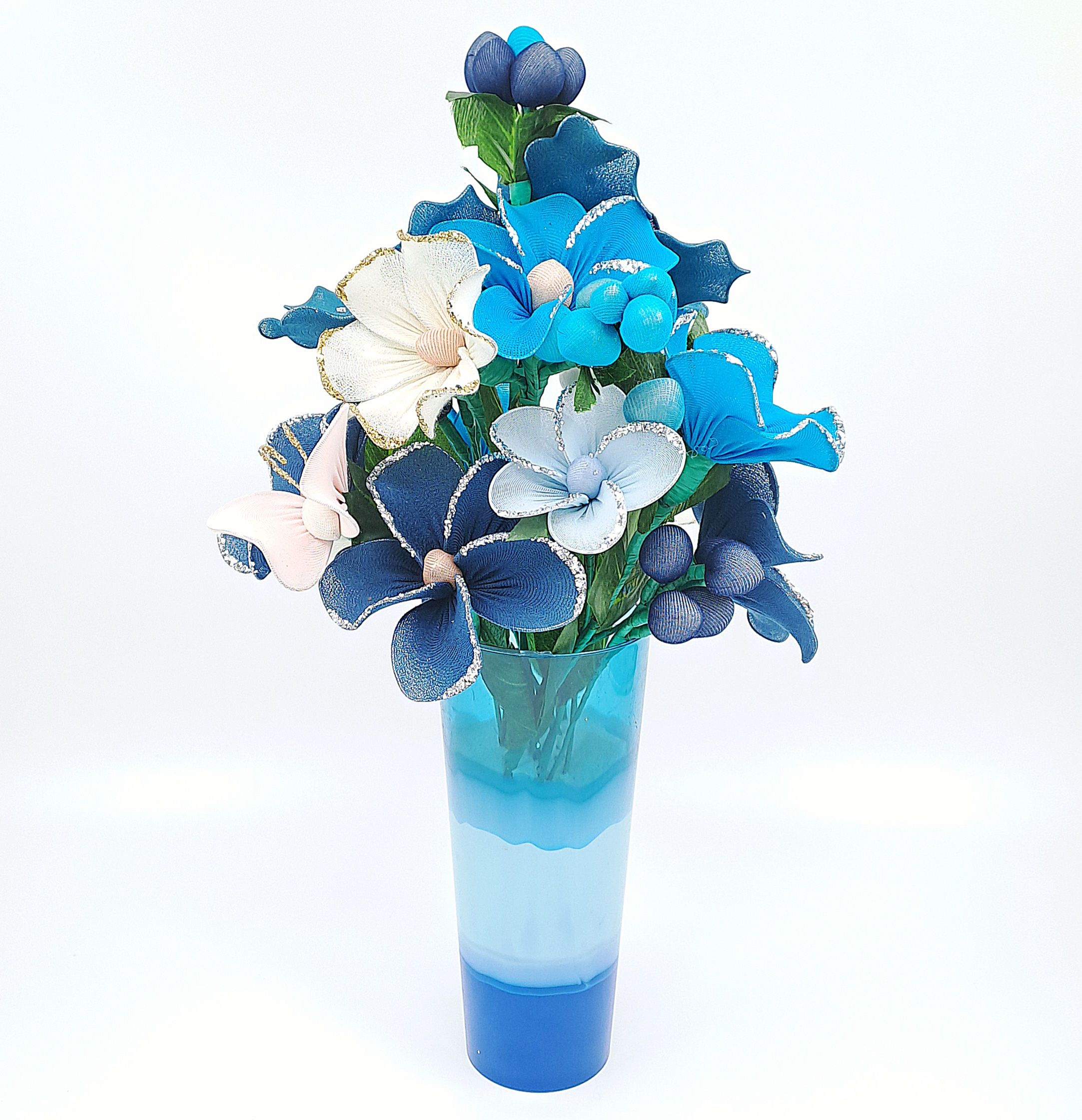 Bouquet de fleurs artisanal bleu en vase