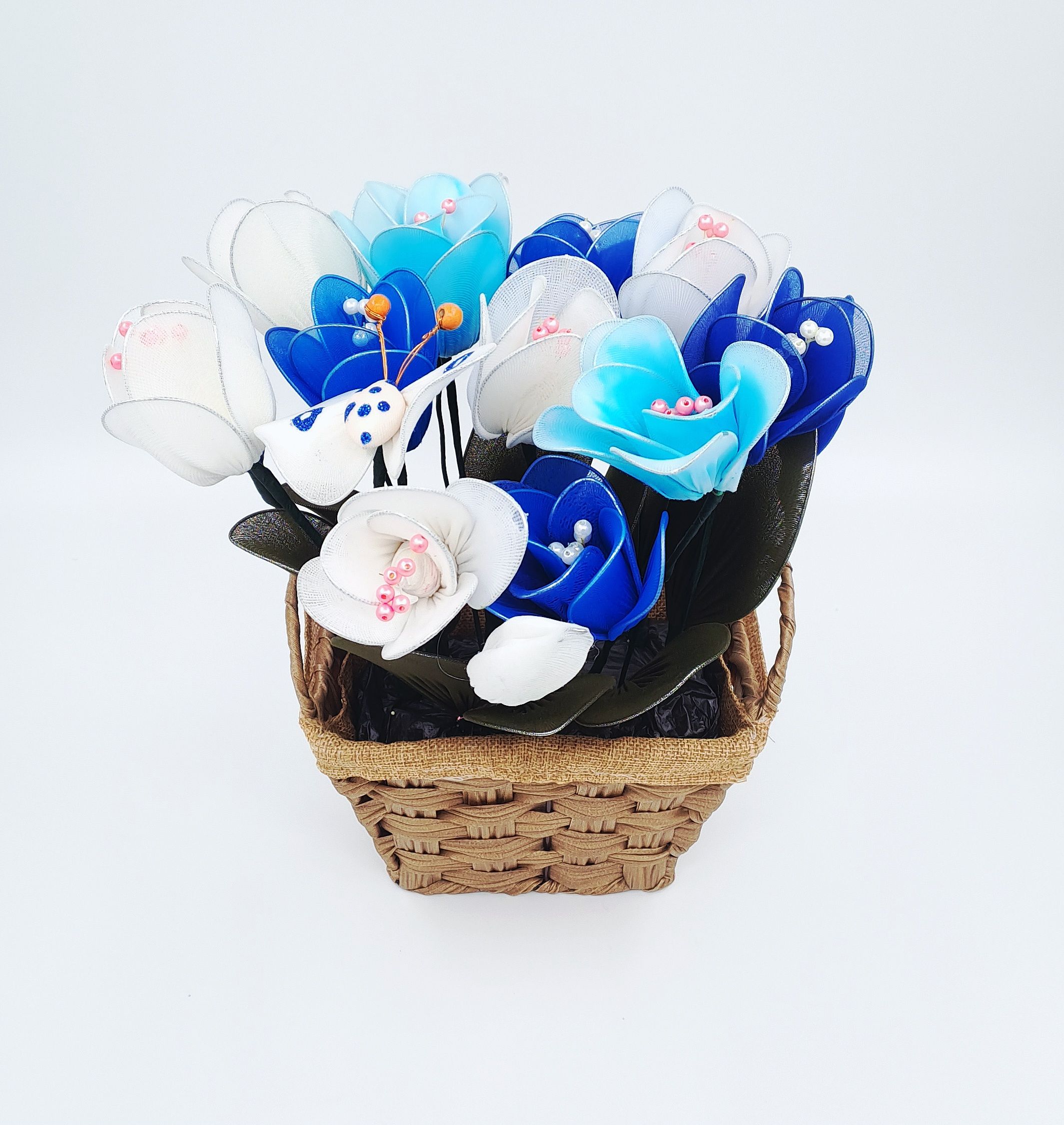 Bouquet de fleurs artisanal bleu et blanc